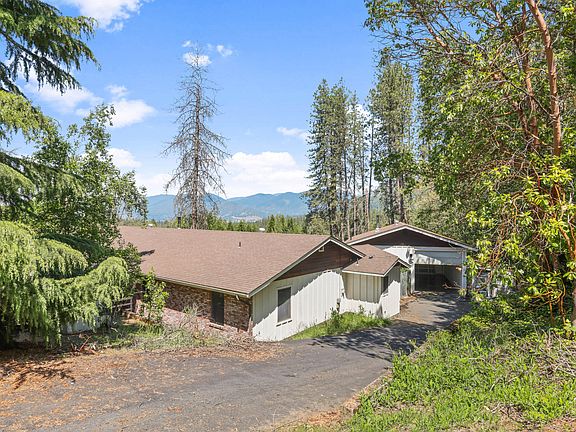 3rd image of 301 Red Spur Dr