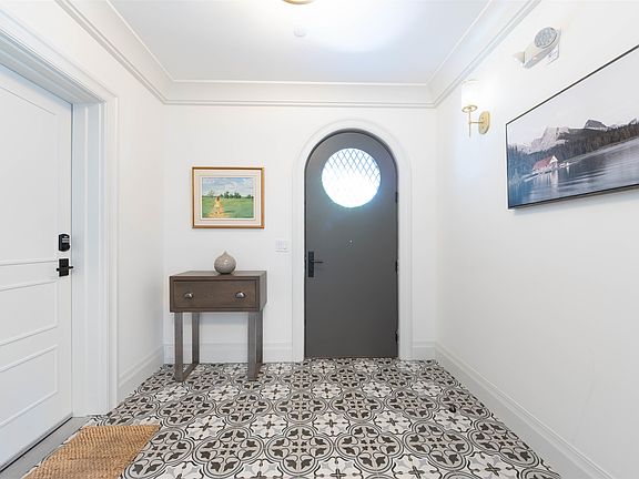 2nd image of 1310 W King Edward Ave #2