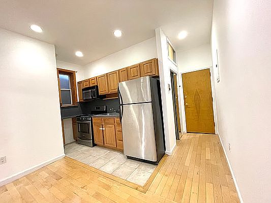 2nd image of 25-69 Steinway St #2R