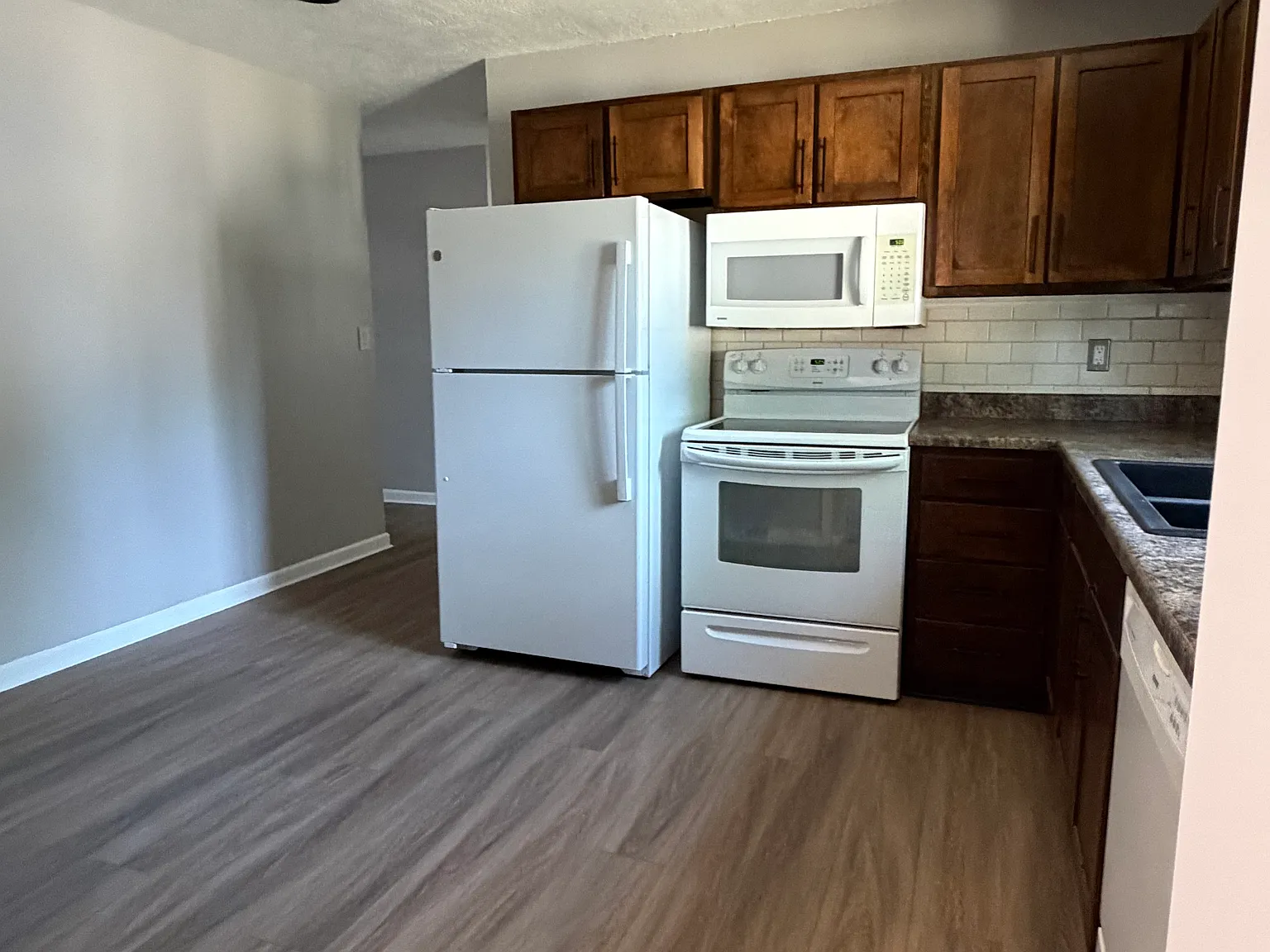 3 bed, 1500 sqft, $1,450 — Photo 2