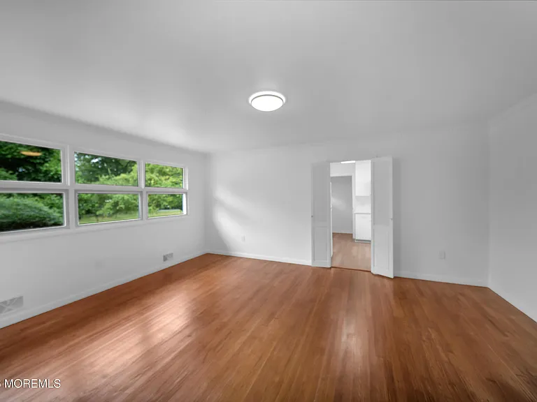 170 Bingham Ave — Photo 9