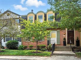 2704 N Kings Arms Cir, Dayton, OH 45440
