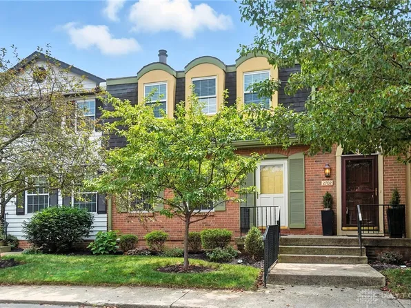 2704 N Kings Arms Cir, Dayton, OH 45440