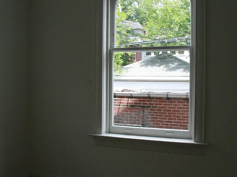 345 Rosedale Ave — Photo 2