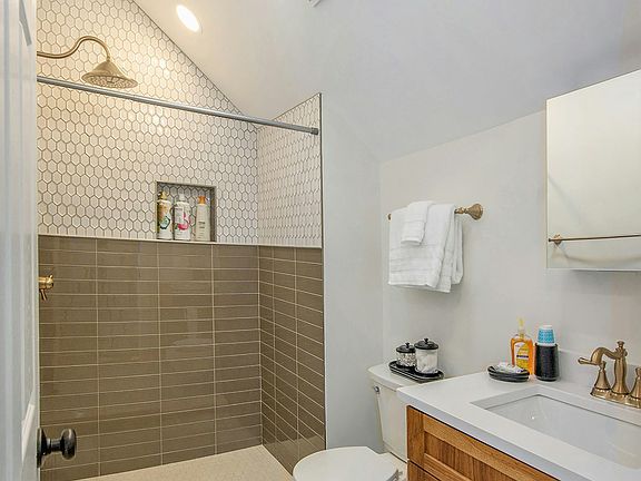 3rd image of 1407 Morton Ave