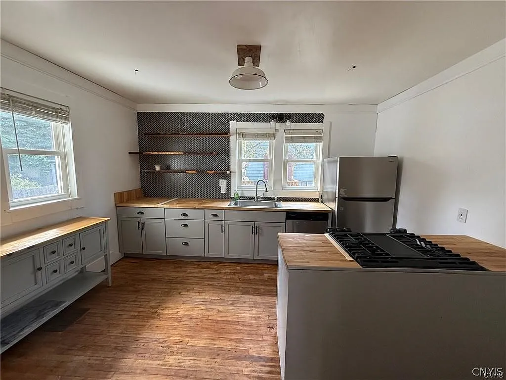 3 bed, 1.5 bath, 1406 sqft, $1,600 — Photo 2