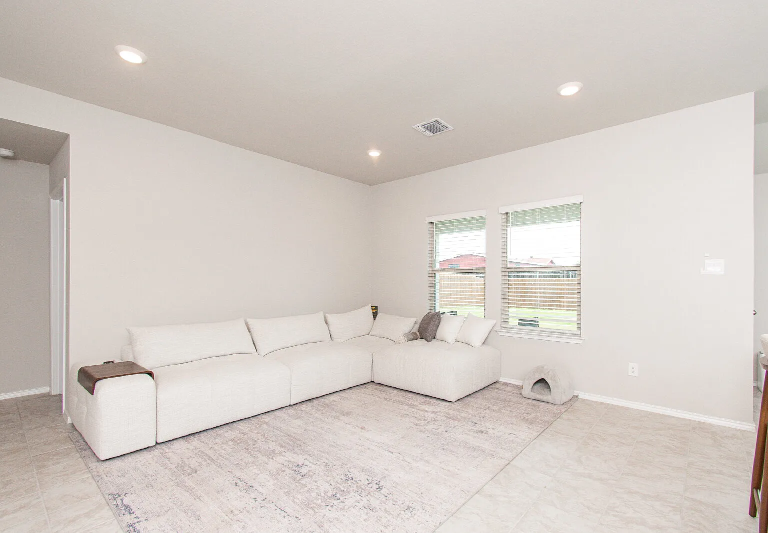 3 bed, 2.0 bath, 1469 sqft, $1,625 — Photo 2