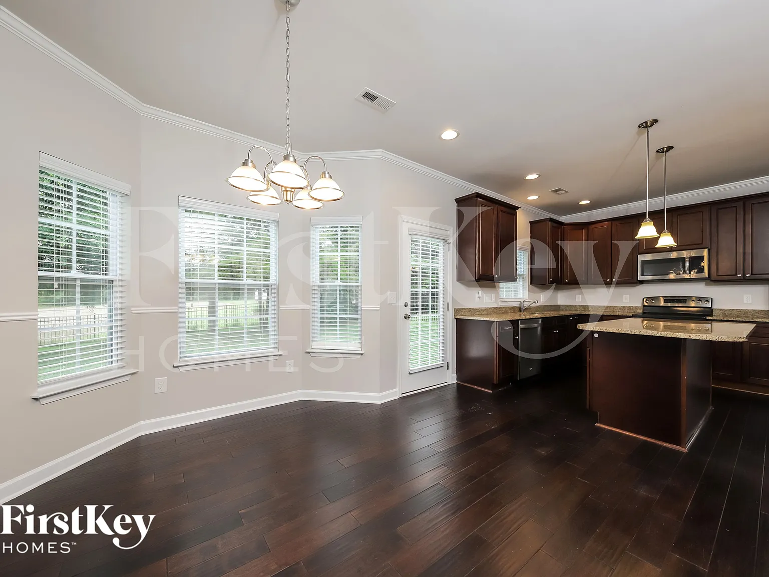 5 bed, 2.5 bath, 2359 sqft, $2,365 — Photo 4