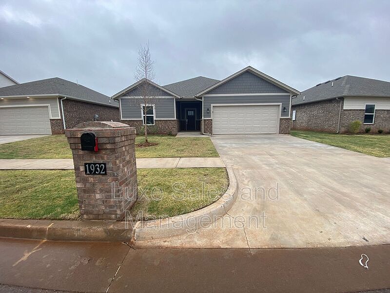 1st image of 1932 Sara Vista Dr