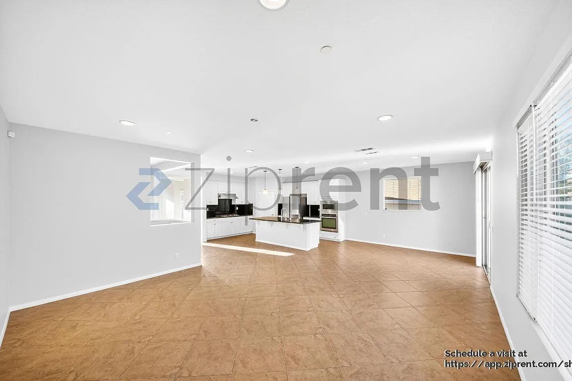 4 bed, 2289 sqft, $3,800 — Photo 4