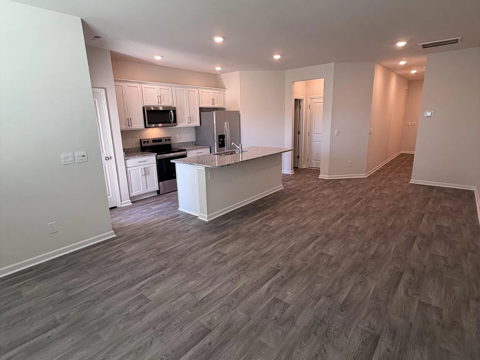 3 bed, 2.5 bath, $1,700 — Photo 4