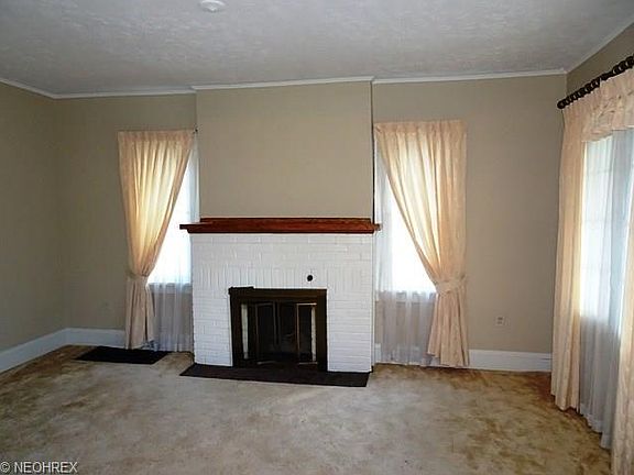 3rd image of 2489 Whitelaw St
