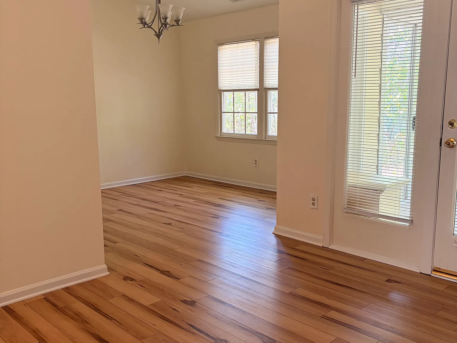 2 bed, 1403 sqft, $1,700 — Photo 3