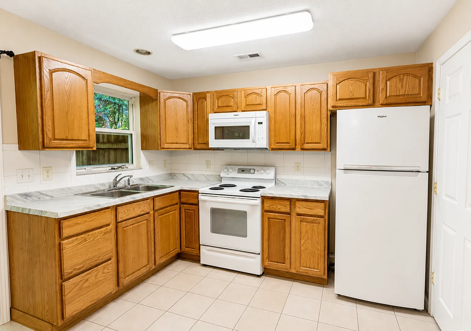 Apartment Rental-Black Mountain Close to Lake Tomahawk — Photo 3