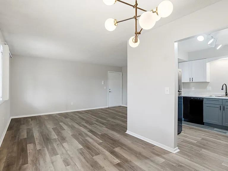 Northcrest Garden Apartments — Photo 33