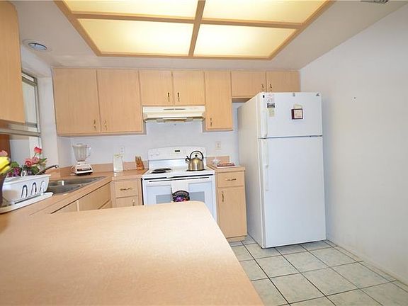 3rd image of 23171 McNamee Ave