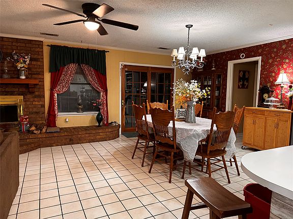 4th image of 620 Fort Ave