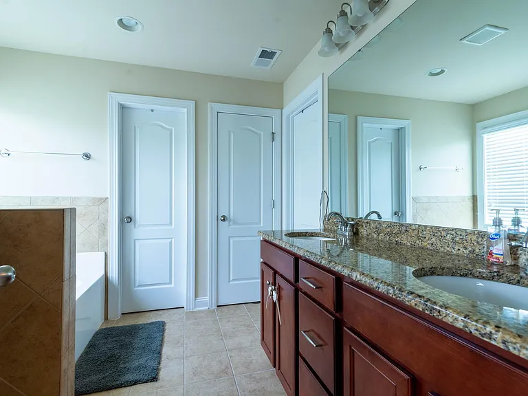 435 Castlebury Ct — Photo 7