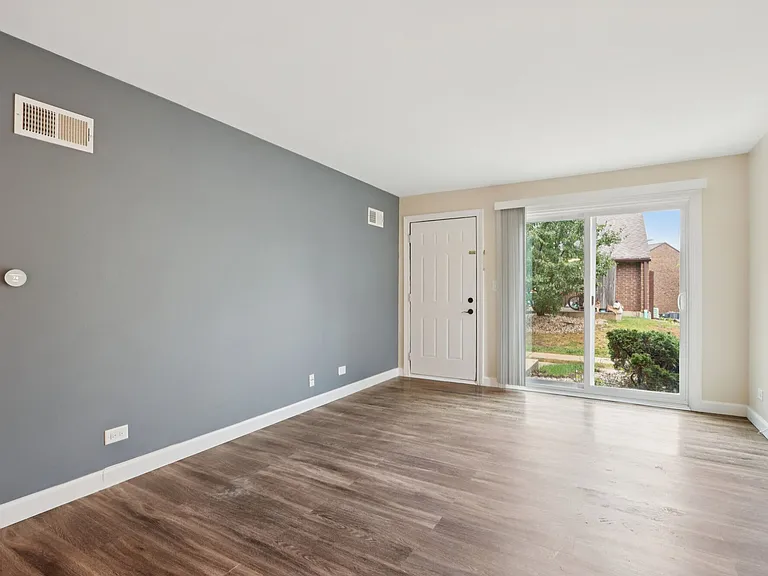 Crystal Lake Apartments — Photo 27