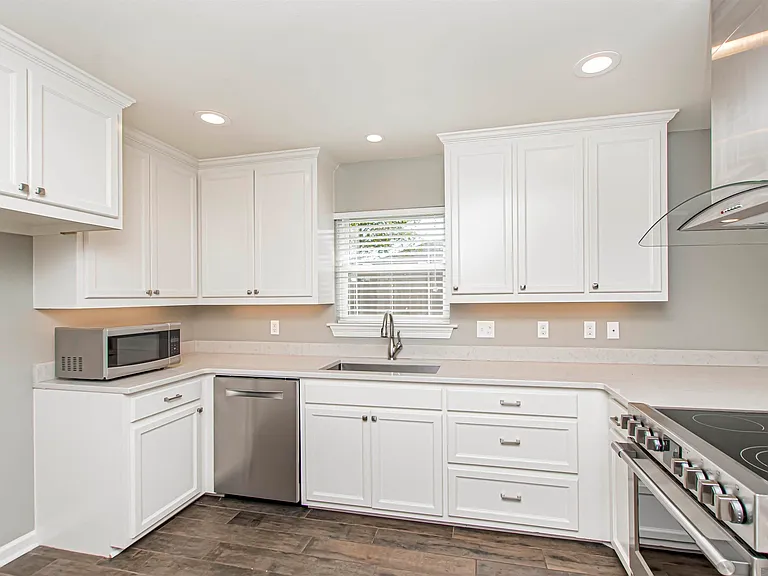 13333 Parwood Ave — Photo 8