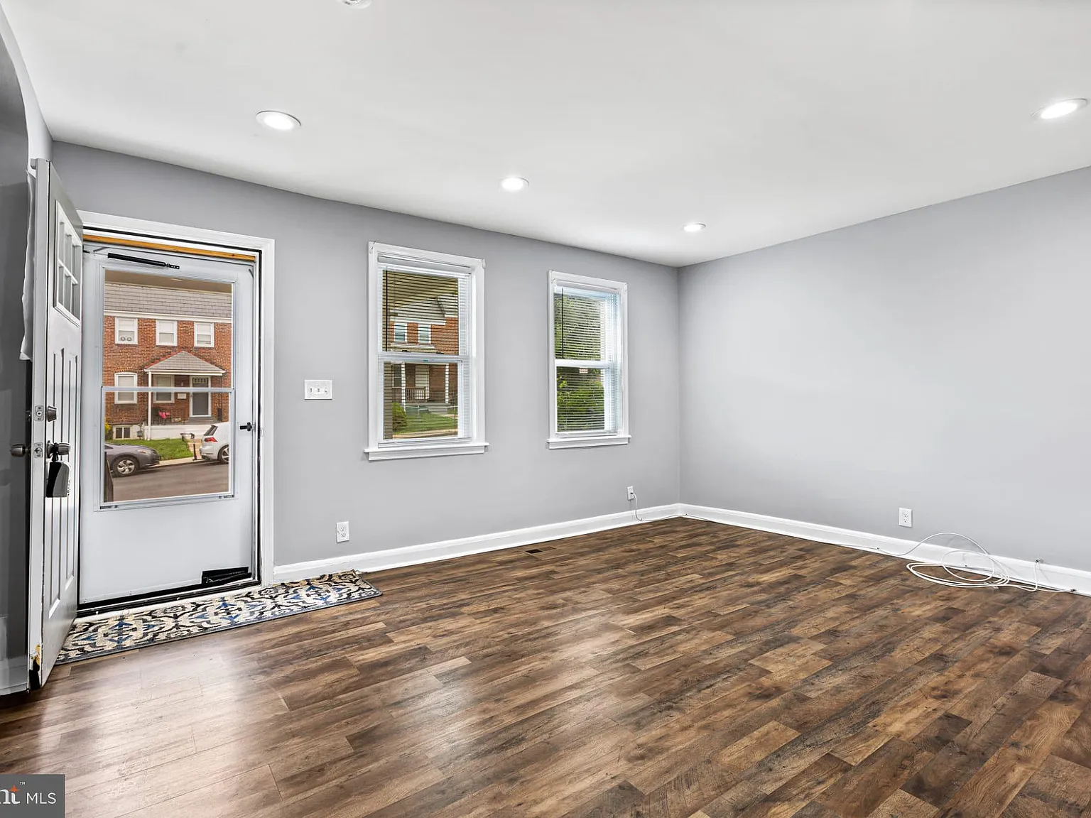 3 bed, 2.0 bath, 1710 sqft, $2,300 — Photo 3
