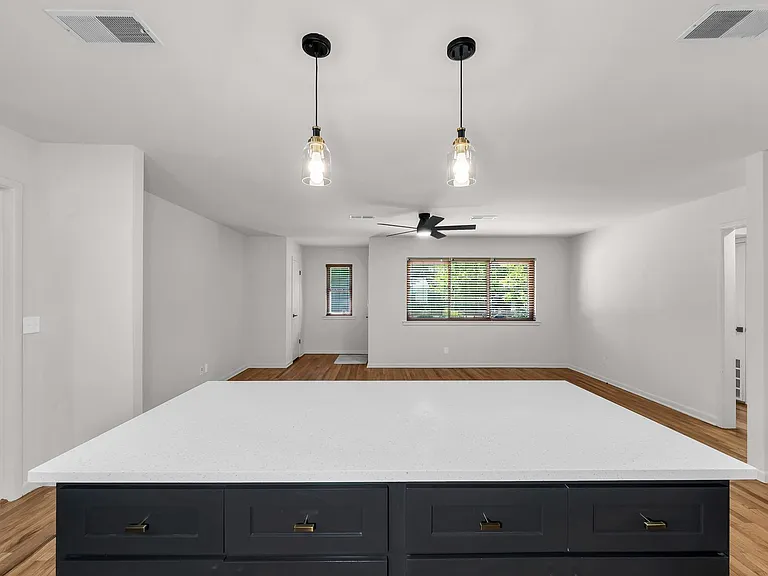 1414 S West Ave — Photo 10