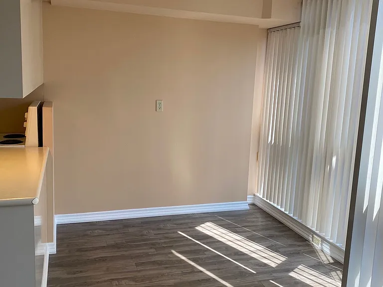 736 Bay St #1410 — Photo 19
