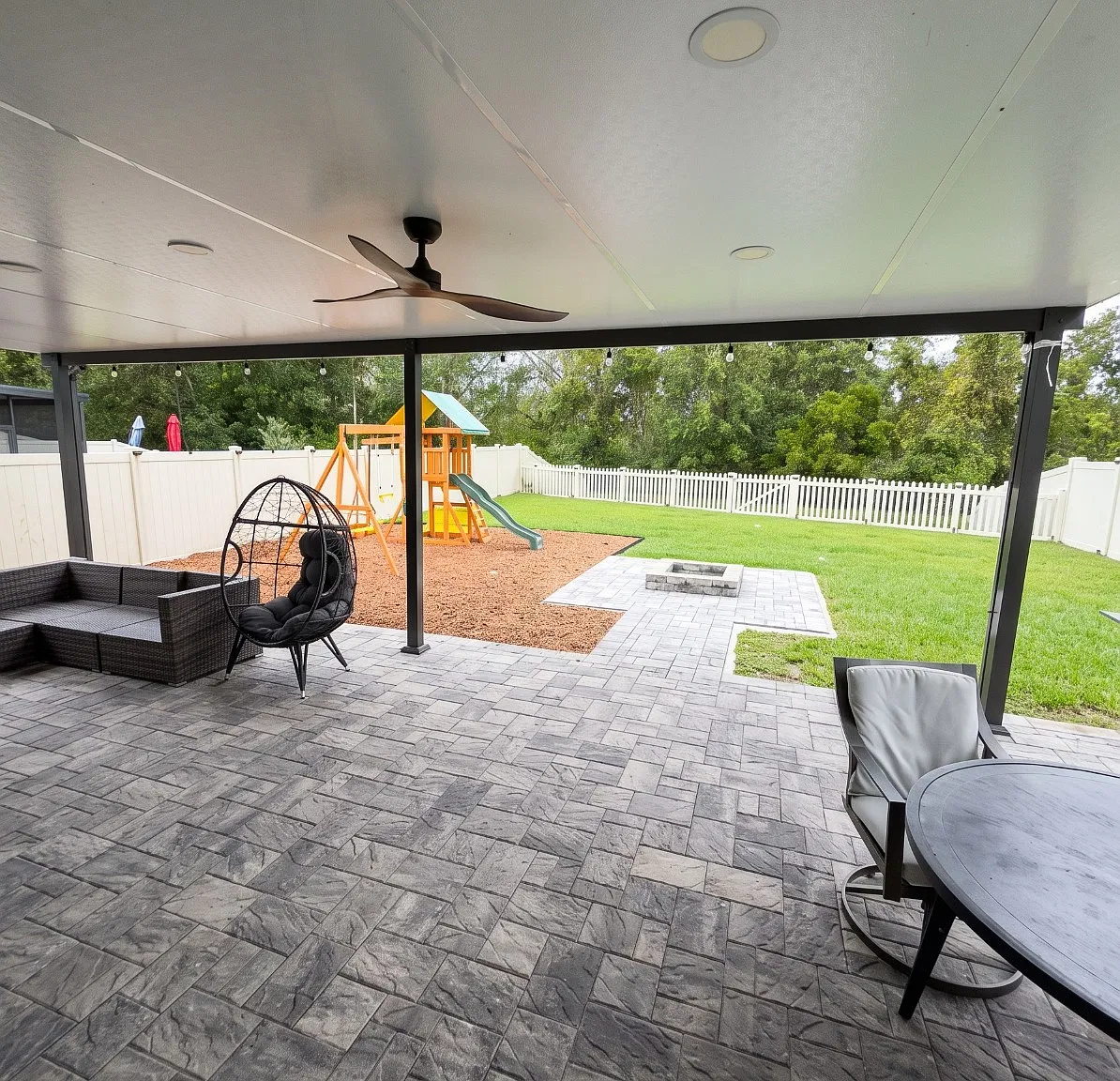 5 bed, 2328 sqft, $3,200 — Photo 3