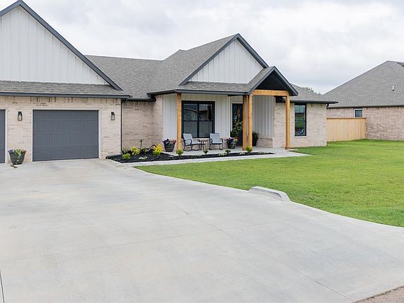 4th image of 217 E Blanco Bend Dr