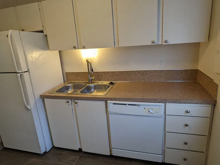 Royal Crest Townhomes — Photo 96