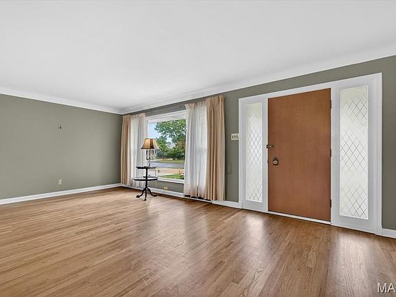 5th image of 350 W Saint Anthony Ln