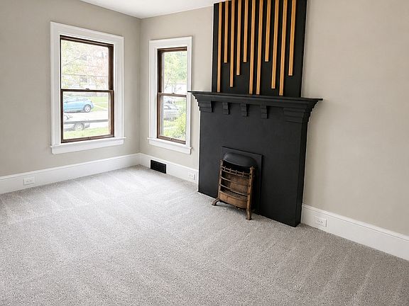 3rd image of 670 Richmond Ave #1
