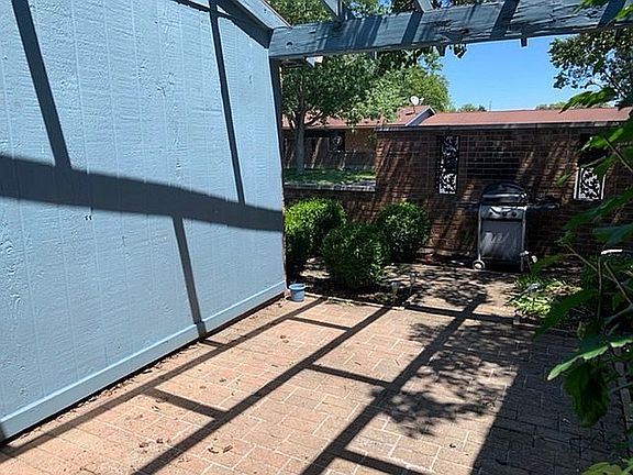5th image of 216 Gardengrove Way