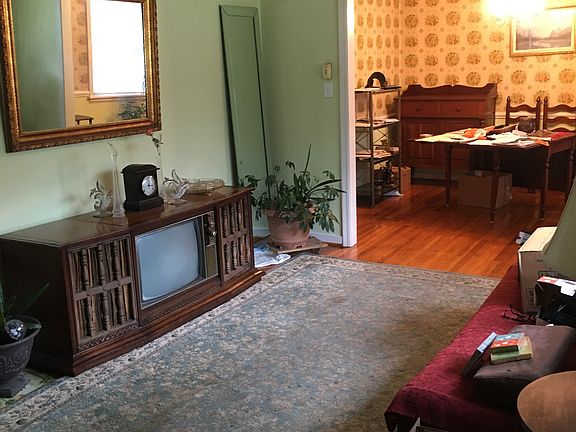 2nd image of 6712 Darden Pl
