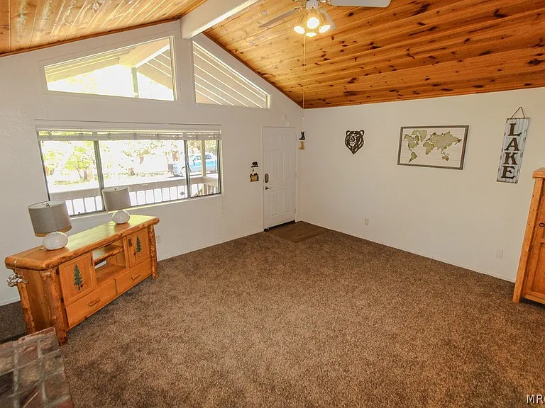 494 Wabash Ln — Photo 4