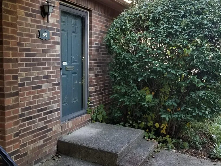 89 Stornoway Dr W — Photo 45