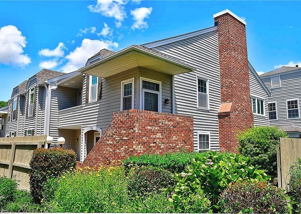 1st image of 4910 Cypress Point Cir APT 201