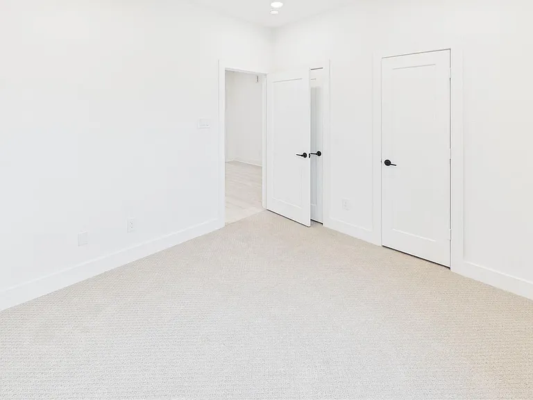 9609 Valeca Dr — Photo 29