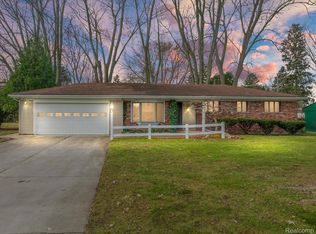 37925 Pineridge St, Harrison Township, MI