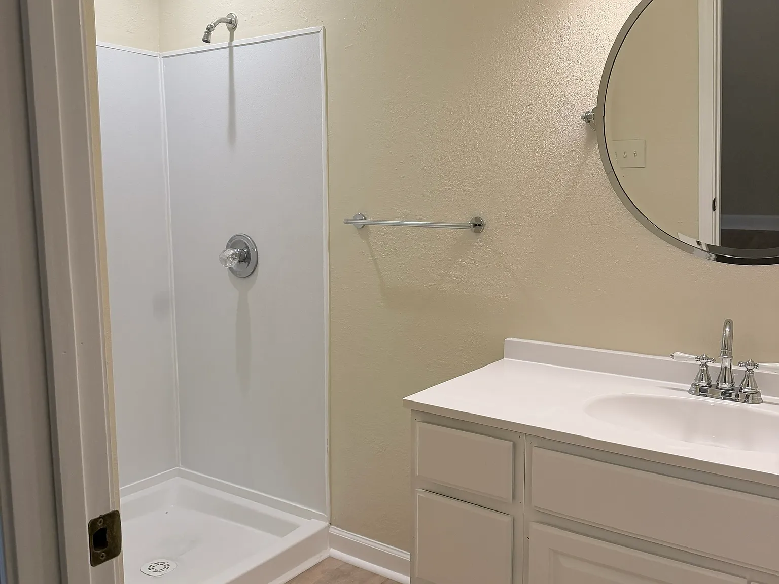 2 bed, 900 sqft, $975 — Photo 2