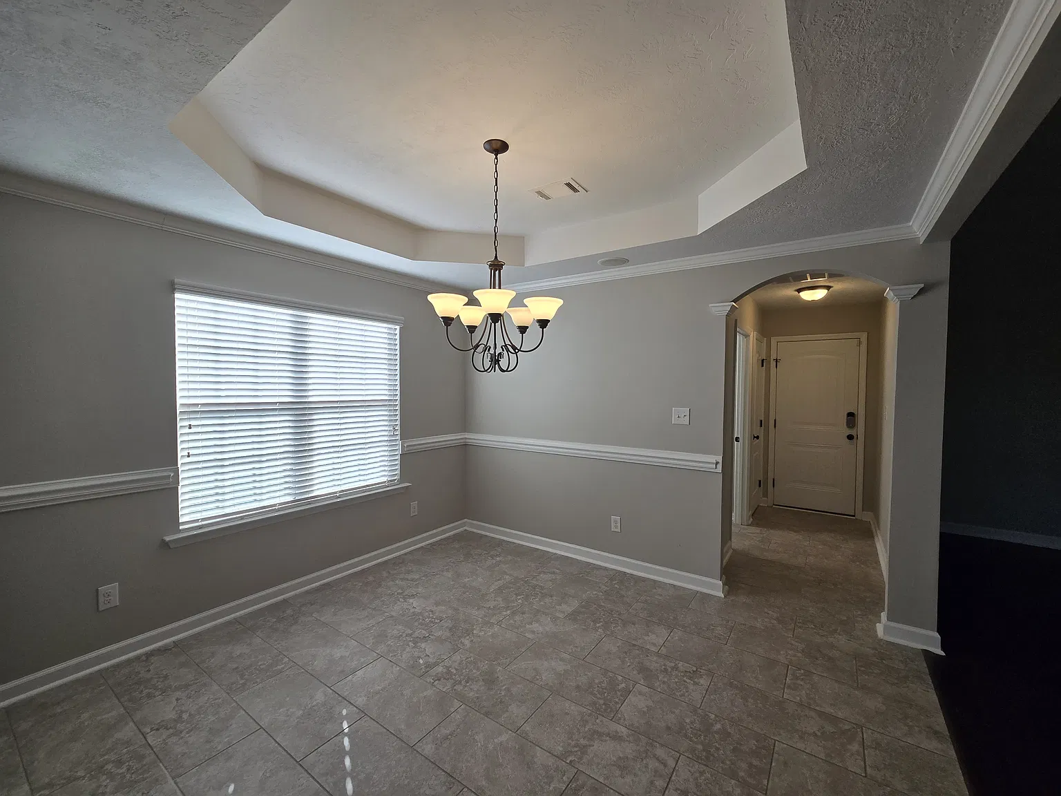 3 bed, 1858 sqft, $1,995 — Photo 4
