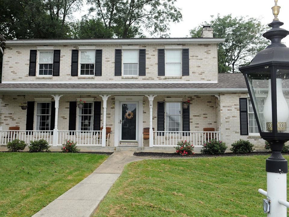 1220 Fleetwood Dr front exterior