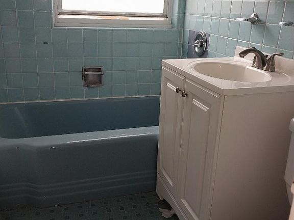 5th image of 2226 Throop Ave #3