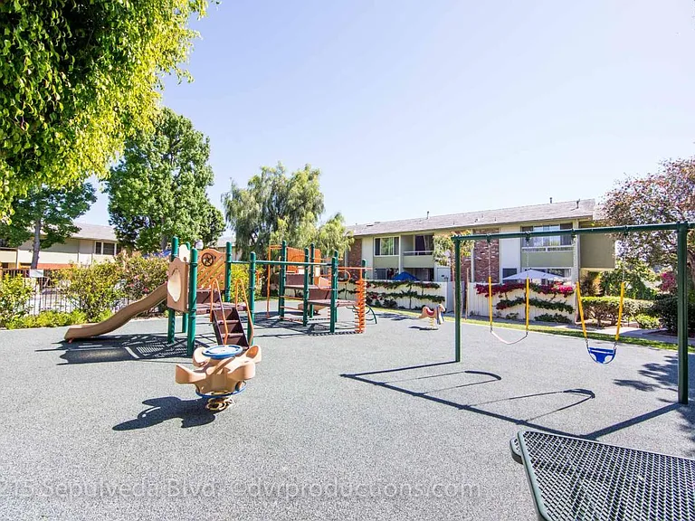 5215 Sepulveda Blvd — Photo 17