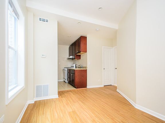 3rd image of 1403 W Diversey Pkwy APT 5