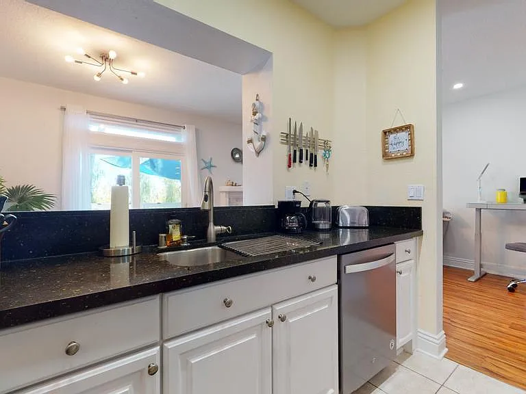 36 Campton Pl — Photo 14