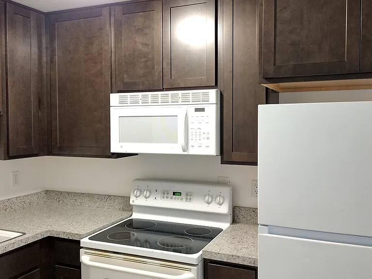 200 SW Florence Ave #D14 — Photo 6