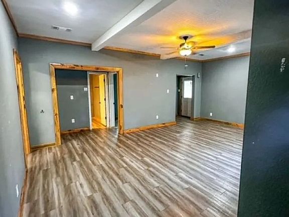 4th image of 302 E Houston St