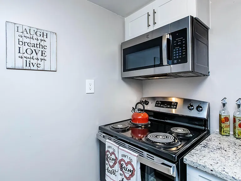 Urban Place Apartments — Photo 31