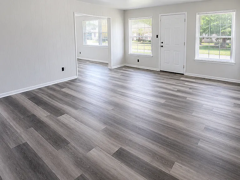 1915 Green Valley Dr — Photo 3